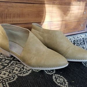 Mi.iM Tan side-open pointed shoe